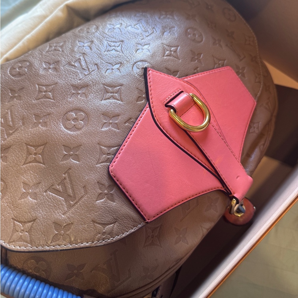 Price dropped ‼️Auth. LV Underground messenger empreinte